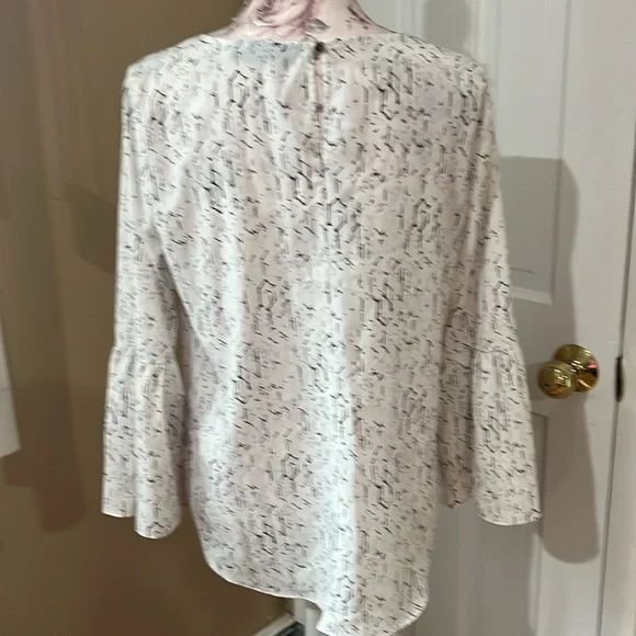 Apt 9 blouse lightweight new no tags - Picture 4 of 4